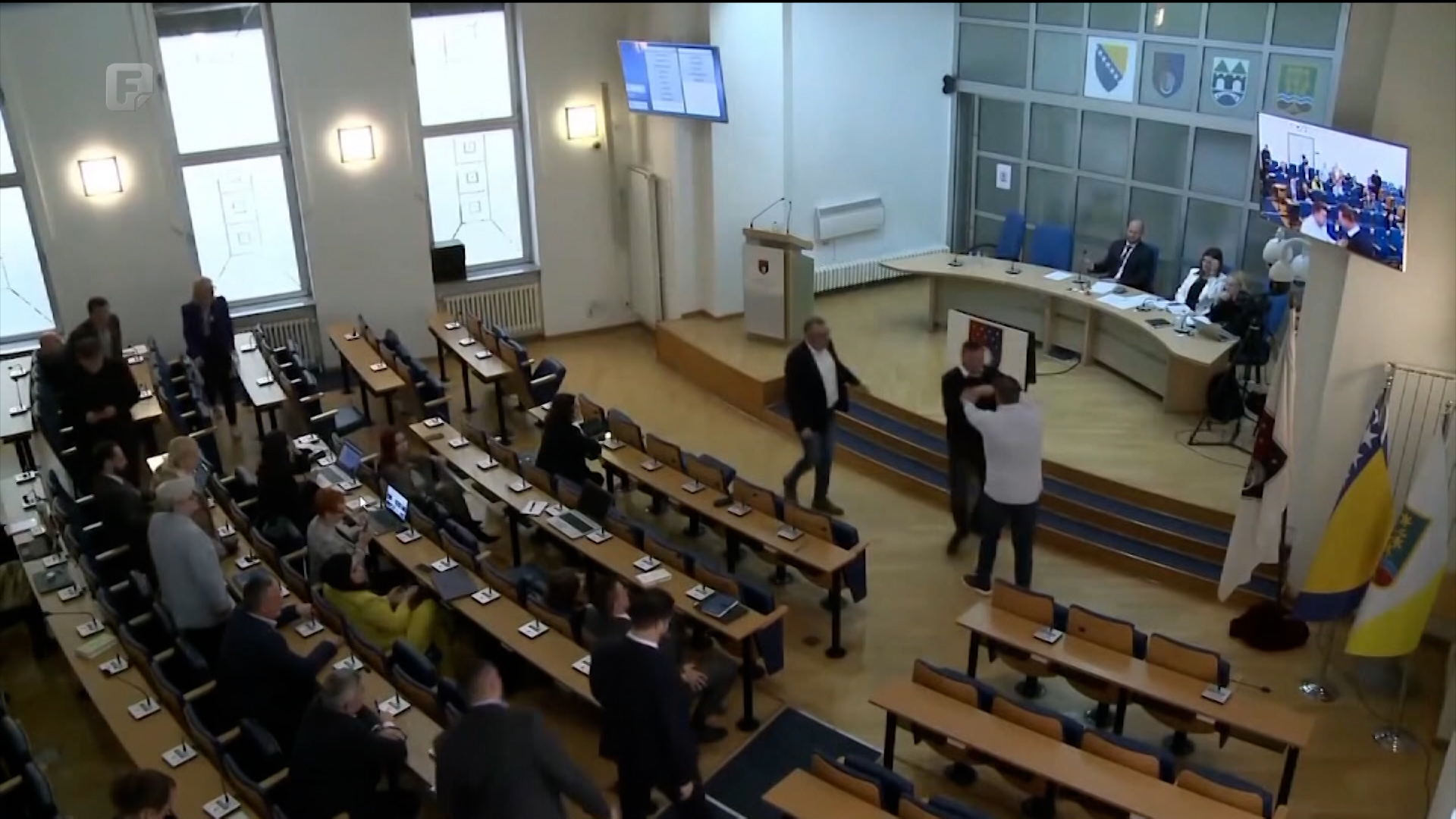 Politička svakodnevica: Psovke, pljuvanje, uvrede – i tako već 30 godina